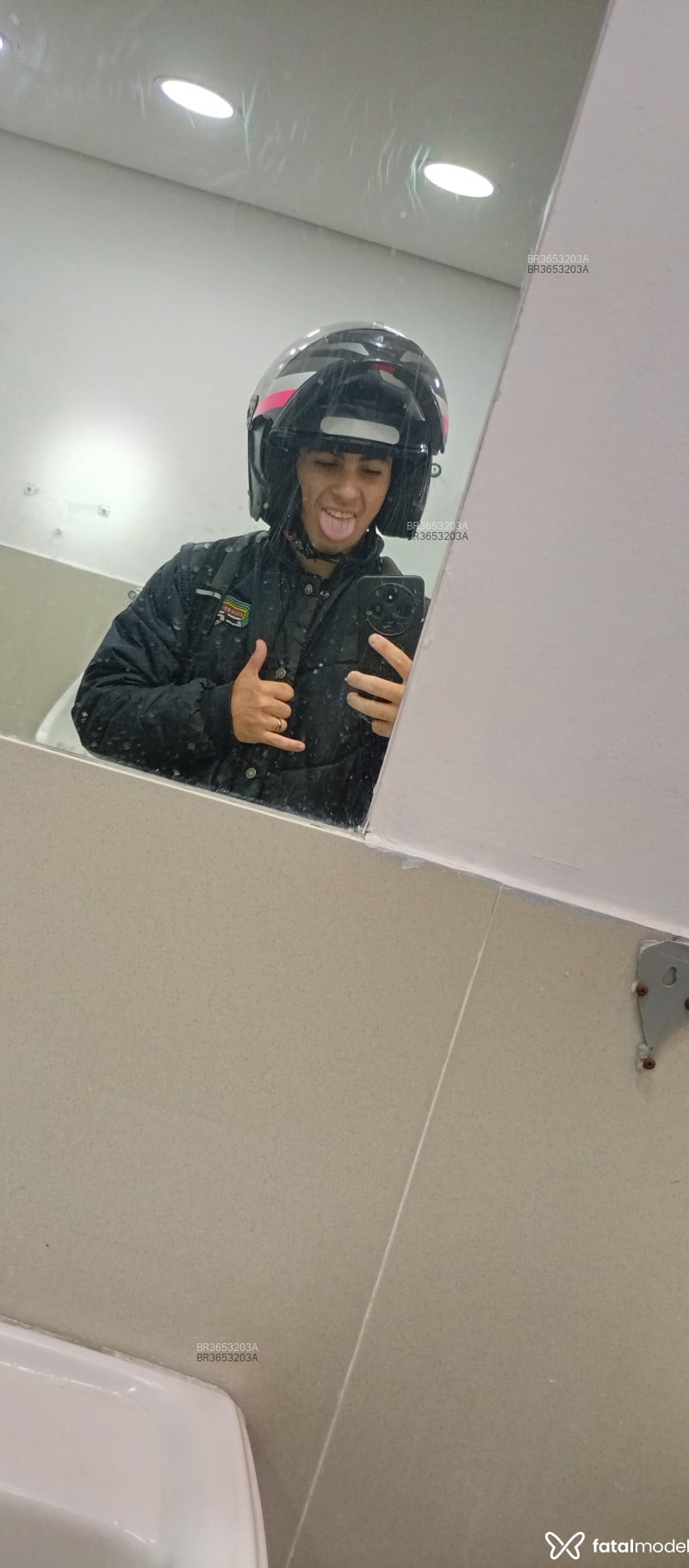 Acompanhante Henrique - Feed