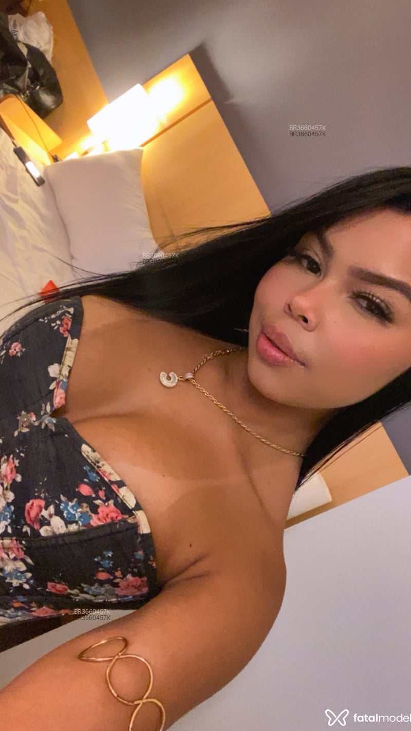 Acompanhante Charlotte - Feed