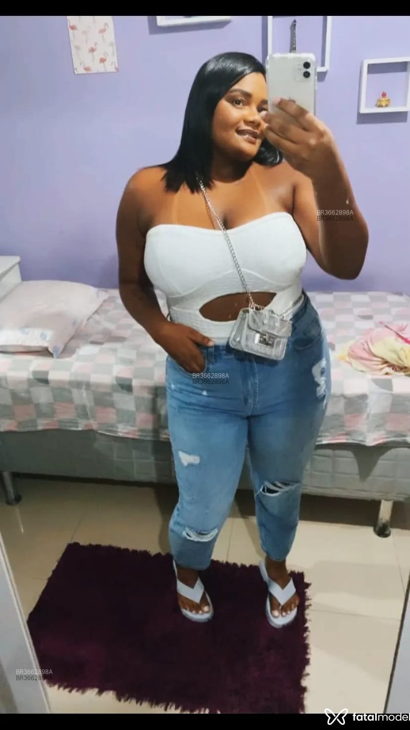 Acompanhante Kiara - Feed