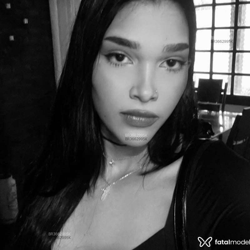 Acompanhante Emilie - Feed