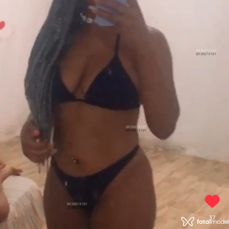 Acompanhante Preta - Feed