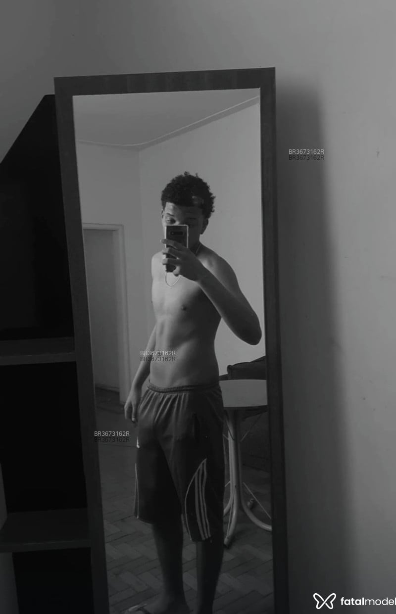 Acompanhante Pretinho - Feed