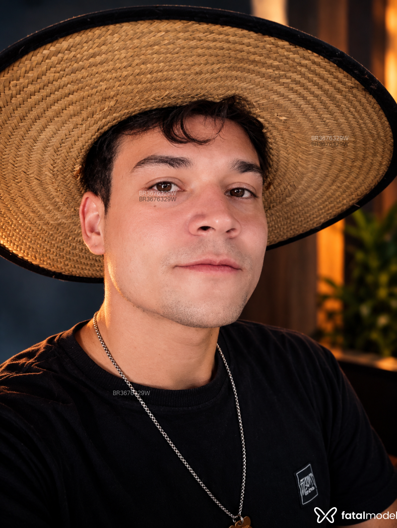 Acompanhante Henrique - Feed