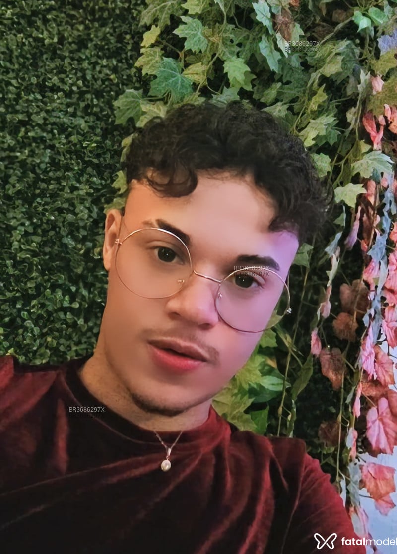 Acompanhante Oliver - Feed