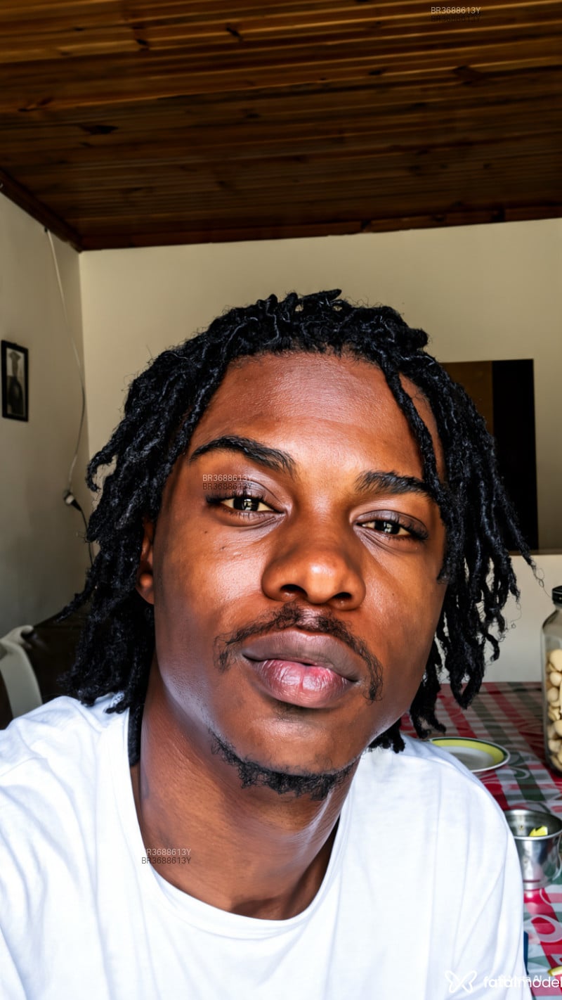 Acompanhante Leonard - Feed