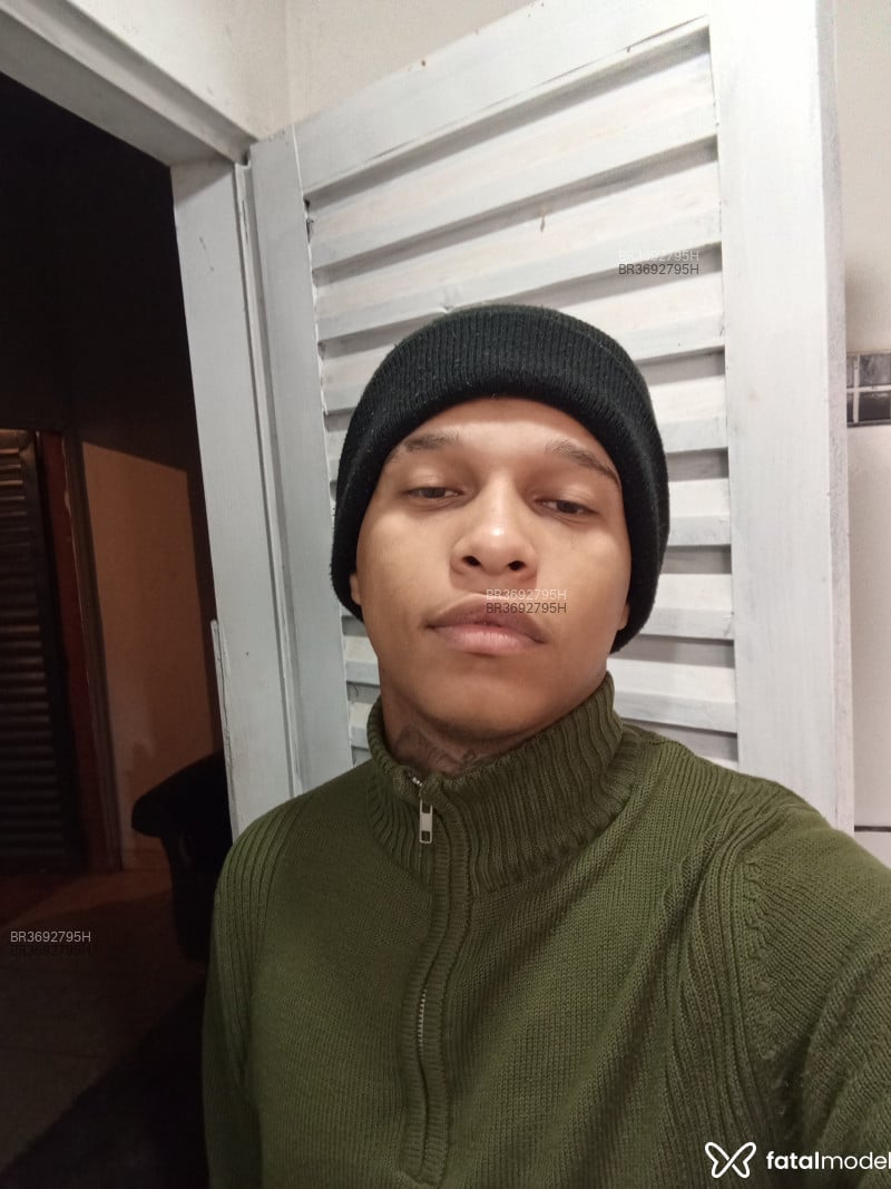 Acompanhante Oliver - Feed