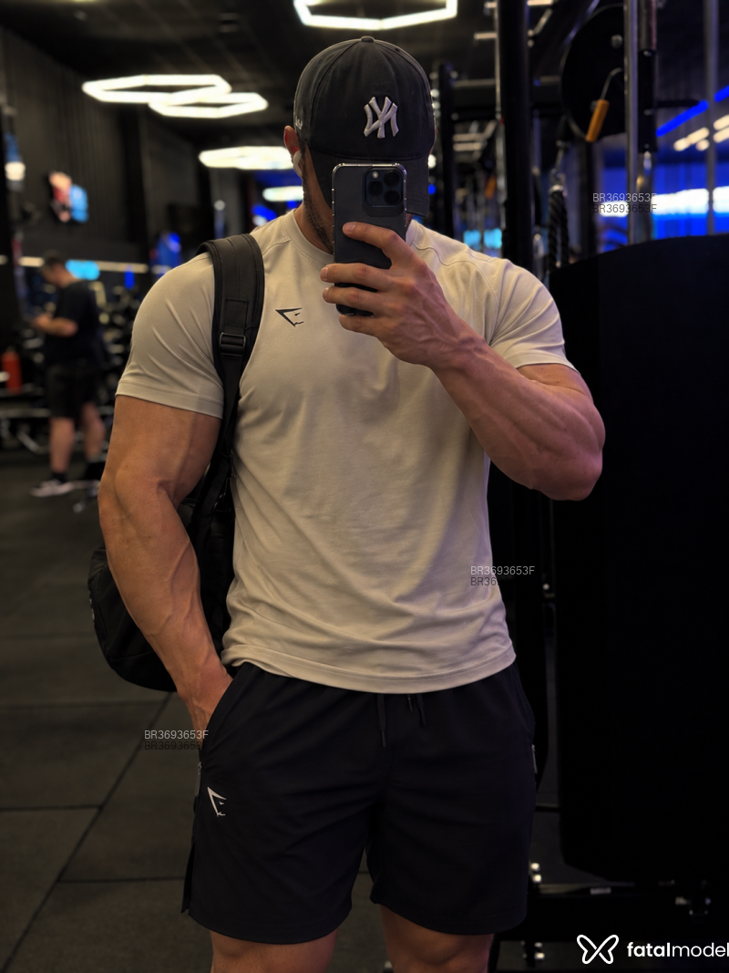 Acompanhante Carlos Henrique - Feed