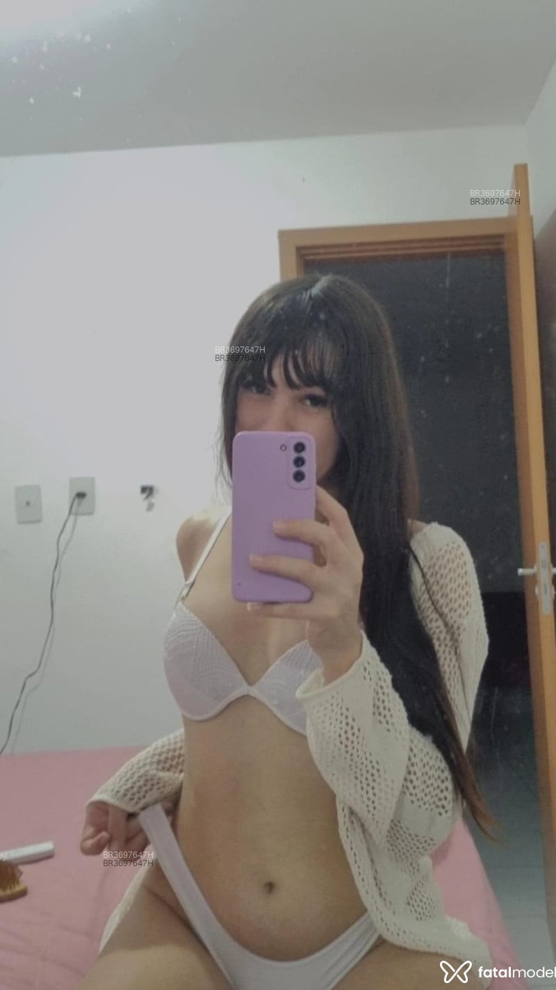 Acompanhante Emily - Feed