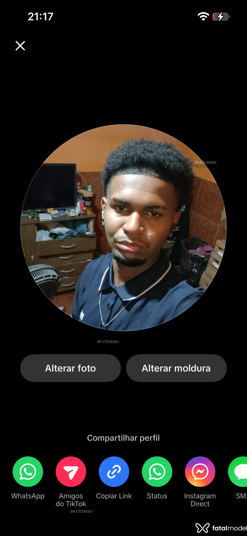 Acompanhante Preto - Feed