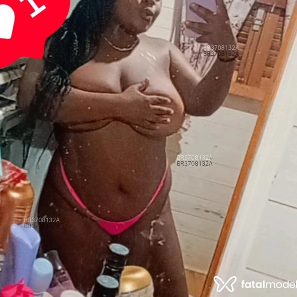 Acompanhante Preta - Feed