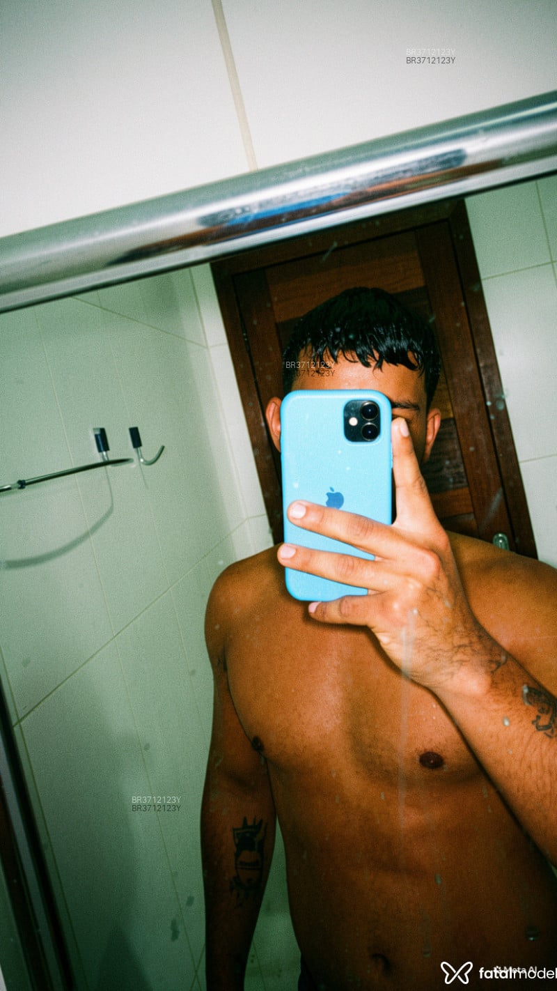 Acompanhante Preto - Feed