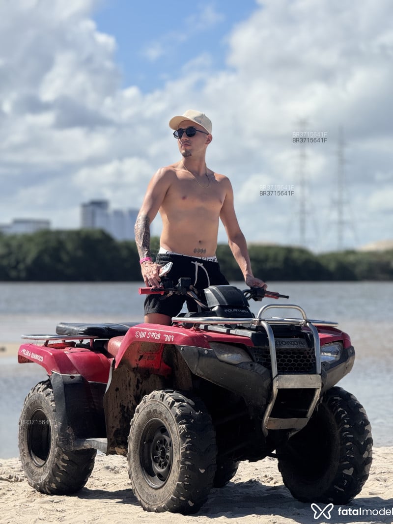 Acompanhante Henrique - Feed