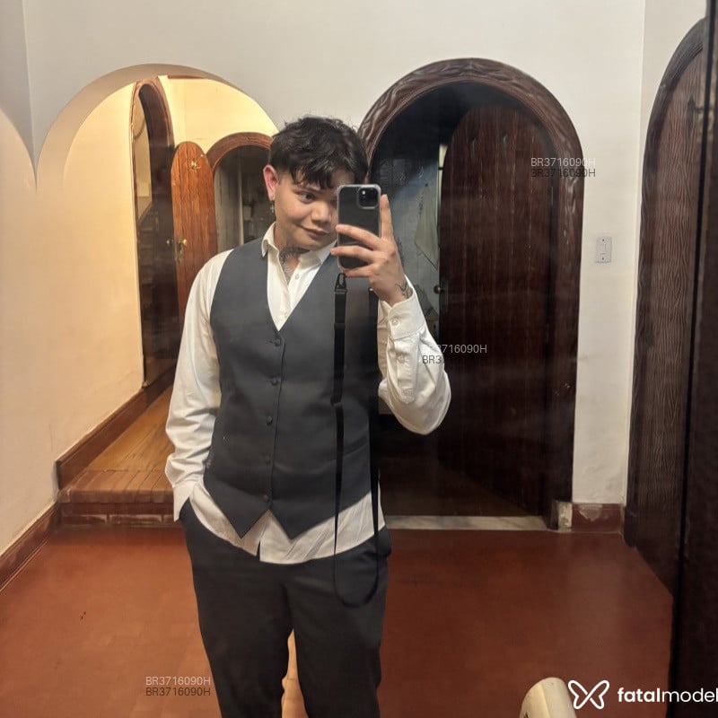Acompanhante Ethan - Feed