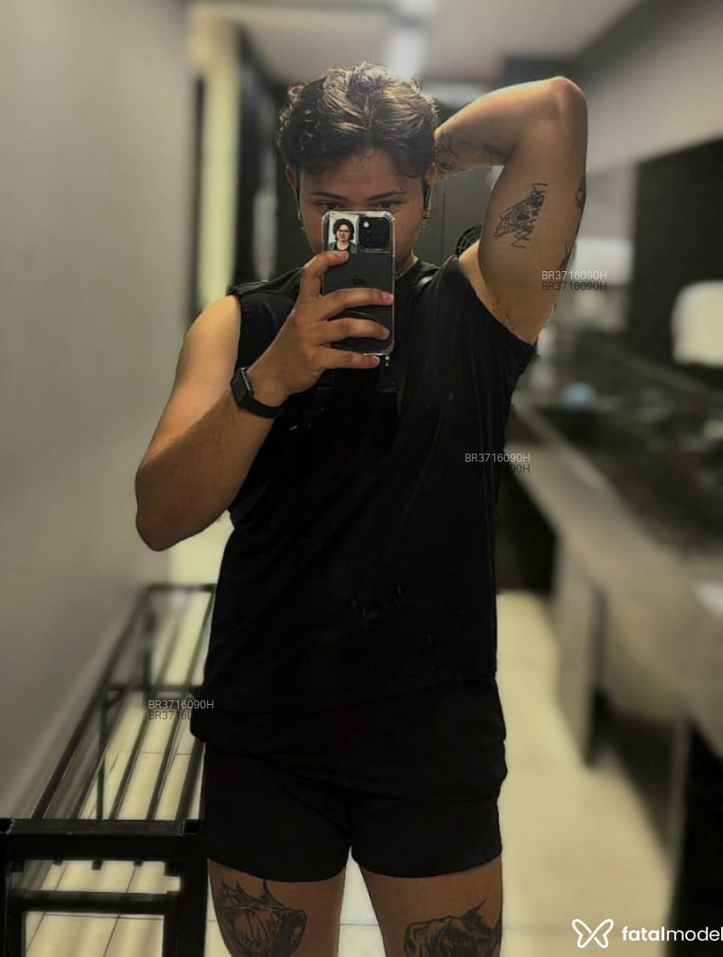 Acompanhante Ethan - Feed
