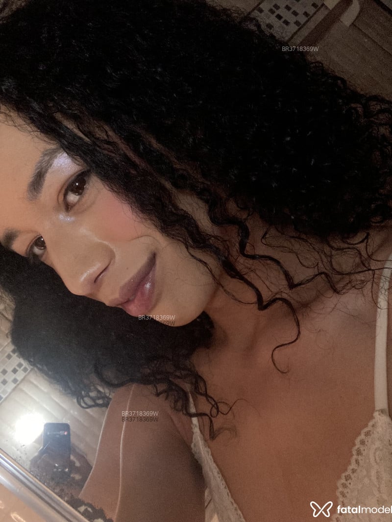 Acompanhante Belle - Feed