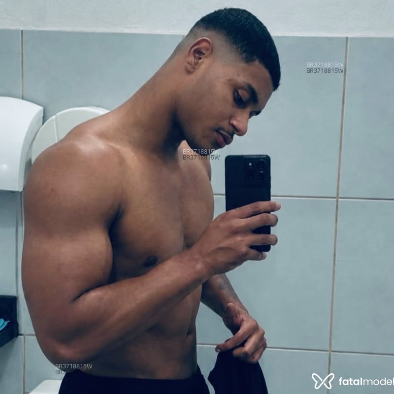 Acompanhante Oliver - Feed
