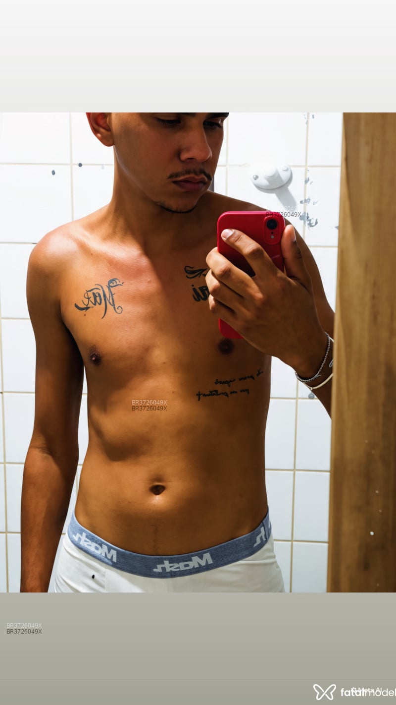 Acompanhante Artur - Feed