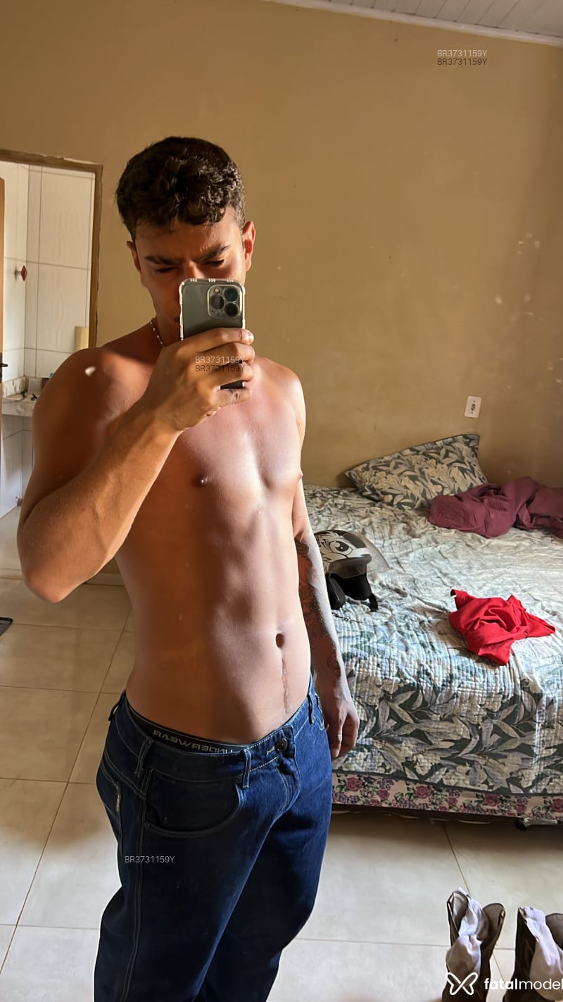 Acompanhante Lucas - Feed