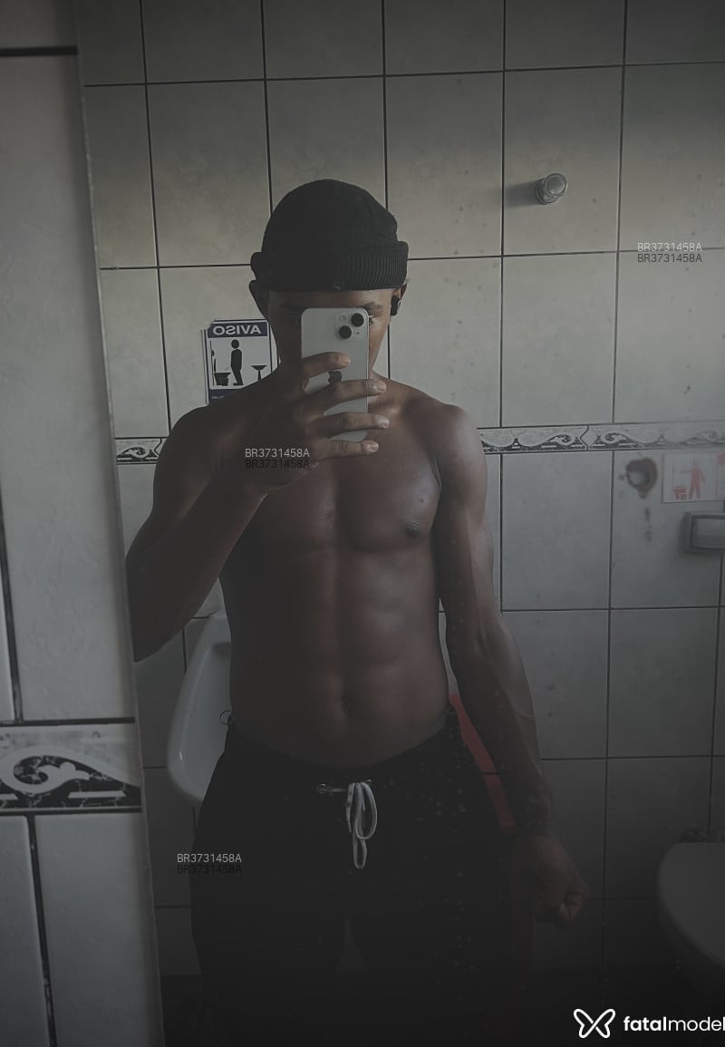 Acompanhante Pretinho - Feed