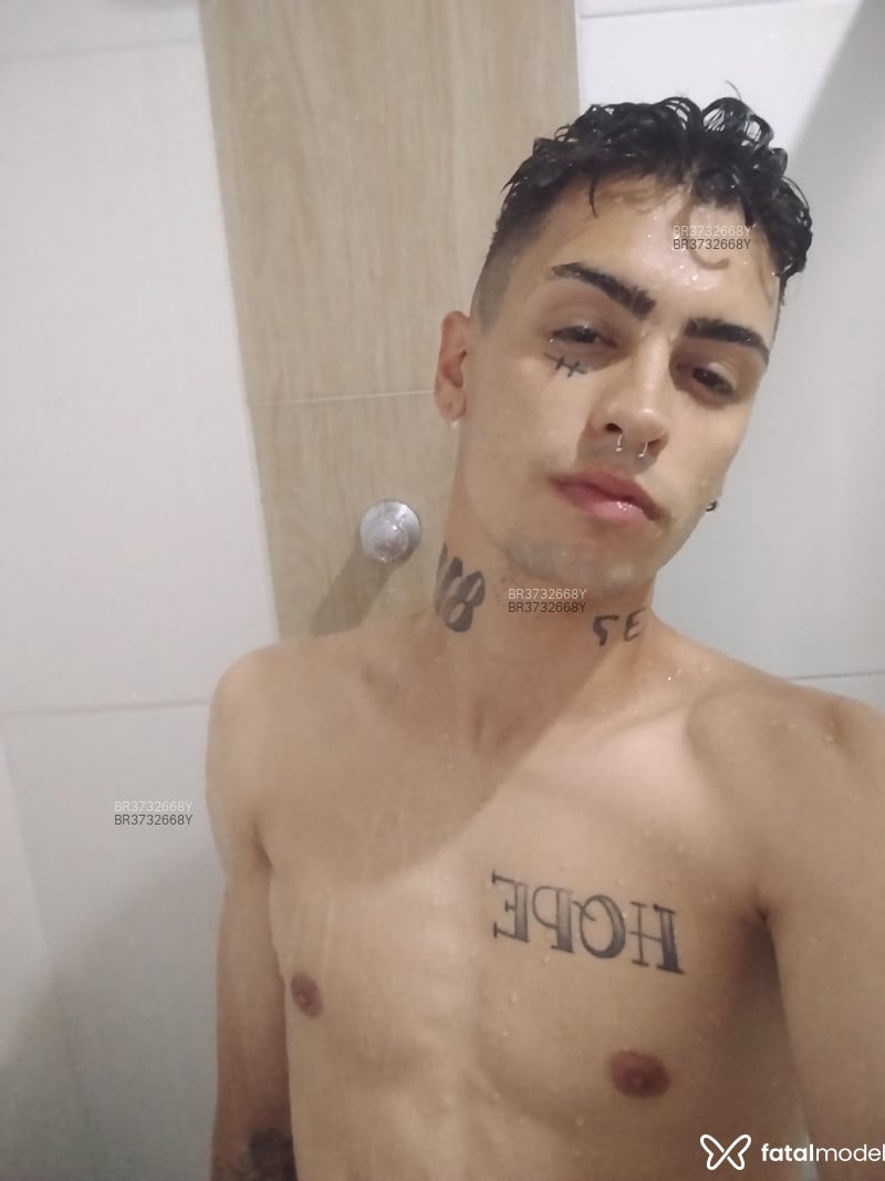 Acompanhante Tela Branca - Feed