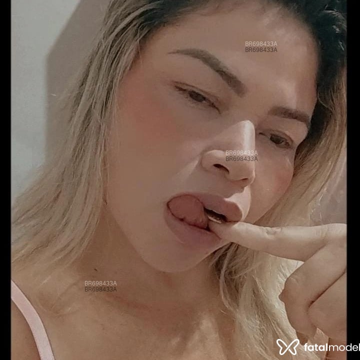 Acompanhante Kira - Feed