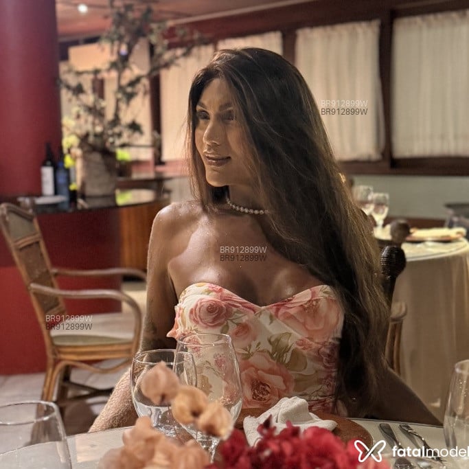 Acompanhante Bruninha cristal - Feed