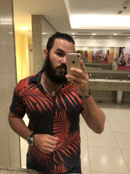 Acompanhante Sellato - Perfil