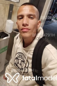 Acompanhante Grey Scott - Perfil