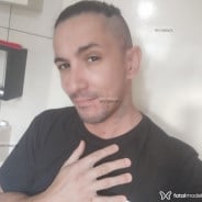 Acompanhante Joseph chains - Perfil
