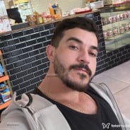 Acompanhante Parrudo - Perfil