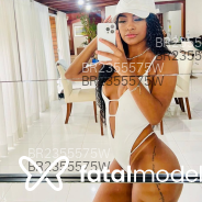 Acompanhante Julia Saury - Perfil