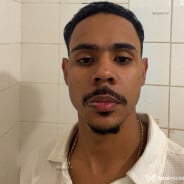 Acompanhante Bigode - Perfil