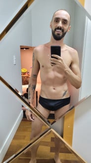 Acompanhante Léo Rodrigues - Perfil