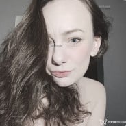 Acompanhante Julie Squalor - Perfil