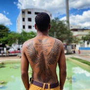 Acompanhante Preto Marrento - Perfil