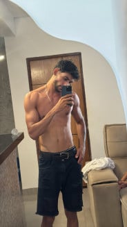 Acompanhante Raison - Perfil