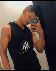 Acompanhante Dennys - Perfil
