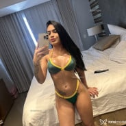 Acompanhante Izzie - Perfil