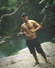 Acompanhante Alebear - Perfil