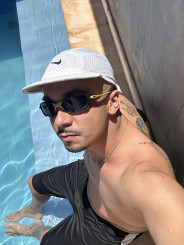 Acompanhante Maxwell - Perfil