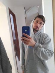 Acompanhante Tchesco - Perfil