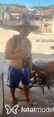 Acompanhante Papelão - Perfil