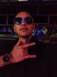 Acompanhante Raymonteiro - Perfil