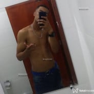 Acompanhante Tonni - Perfil