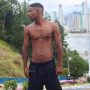 Acompanhante Lewis - Perfil