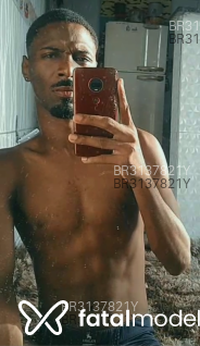Acompanhante Pierrinho - Perfil