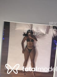 Acompanhante Preta - Perfil