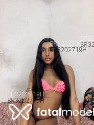 Acompanhante Cailly - Perfil