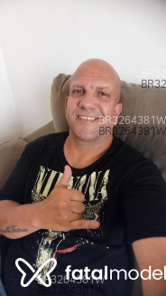 Acompanhante Hassel - Perfil