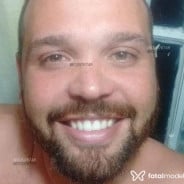 Acompanhante Chuck - Perfil